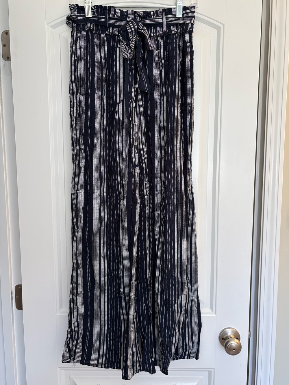 NWT Fashion Nova Striped Navy and White Wide-Leg Women’s Pants with Tie Waist